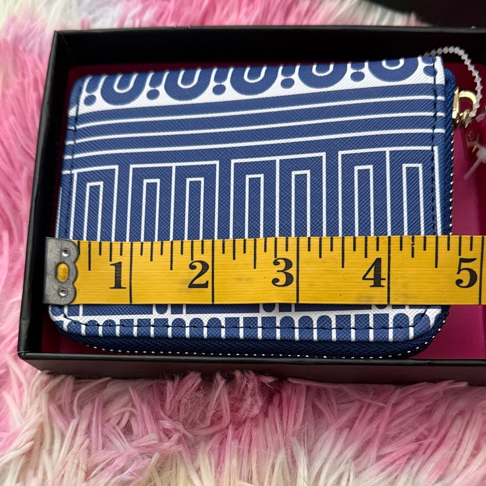 Trina Turk Blue and White Geometric Key Holder - Picture 5 of 6